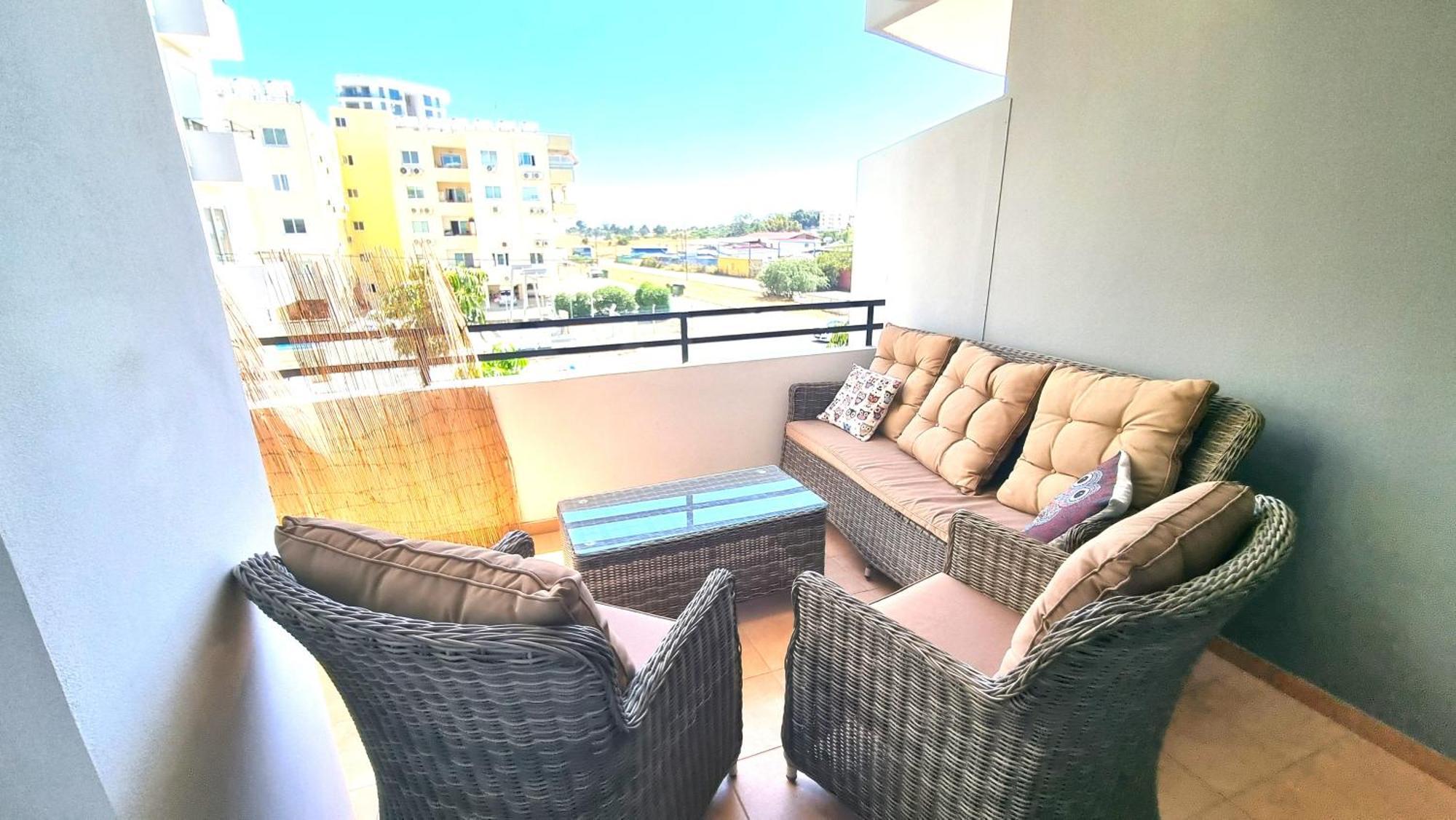 Beach Haven: 7-Minute Walk To The Beach + Pool Larnaca Eksteriør billede