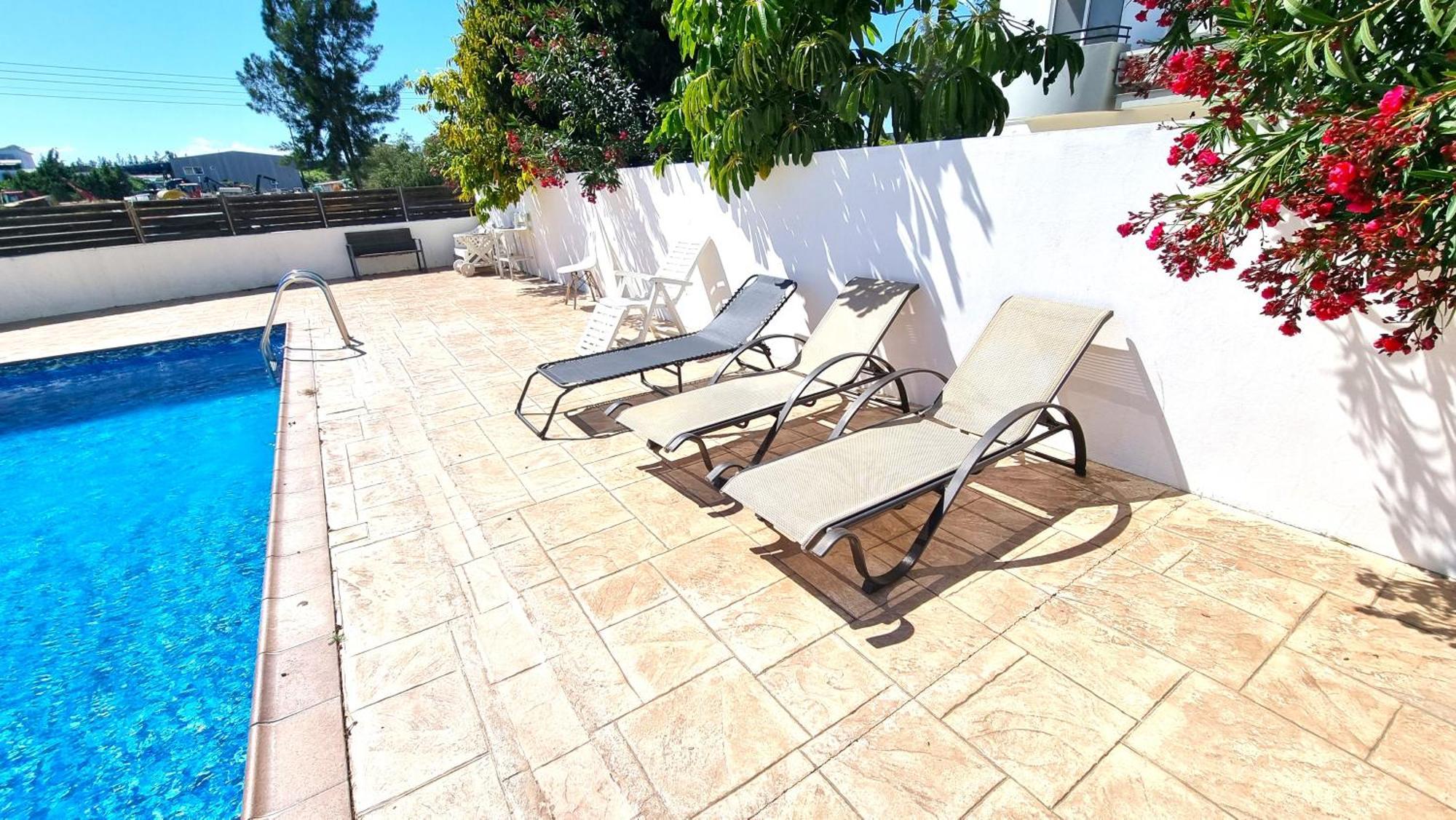 Beach Haven: 7-Minute Walk To The Beach + Pool Larnaca Eksteriør billede